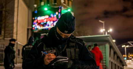 Nalot policji na wrocławskie kluby. Przedsiębiorcy nie odpuszczają. Policja mówi: będą kolejne akcje