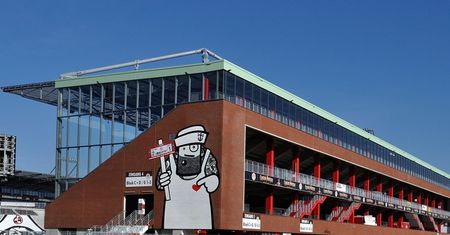 Kibice nabroili. Czeka na nich rząd toalet