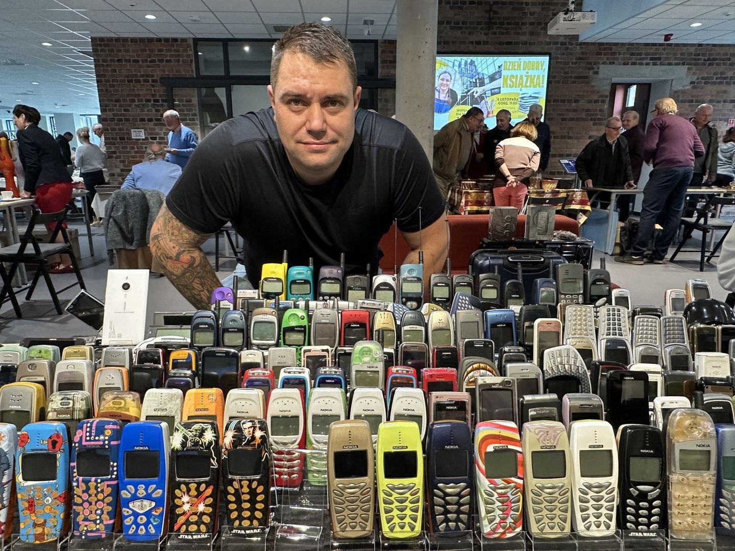 Łukasz z Leszna kolekcjonuje telefony komórkowe. W kolekcji ma ponad 2 000 modeli
