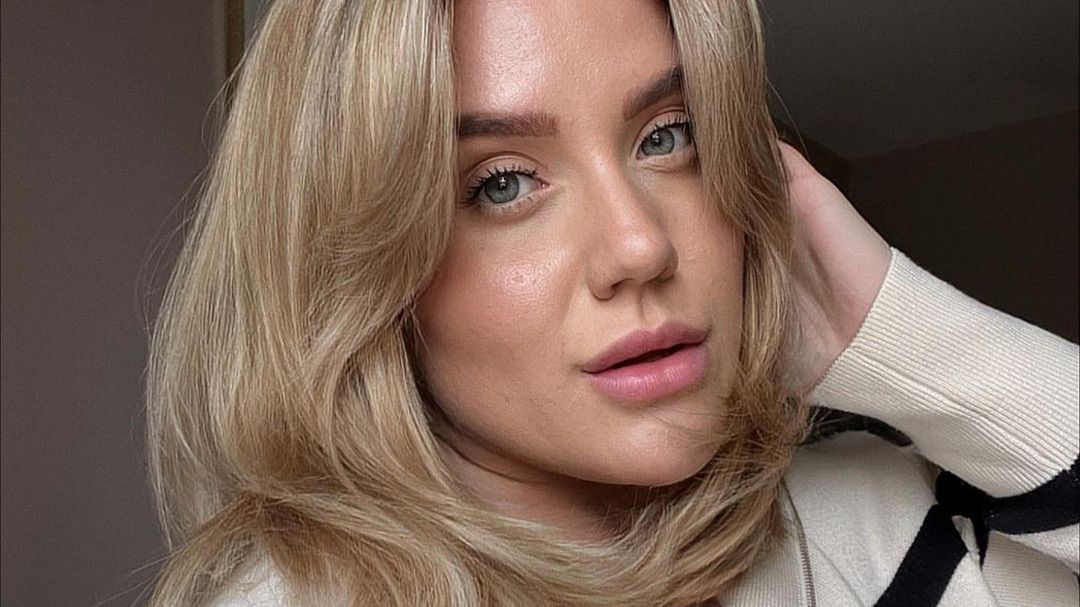 Mimo negatywnych komentarzy, kobieta odważnie pokazuje ciało na Instagramie