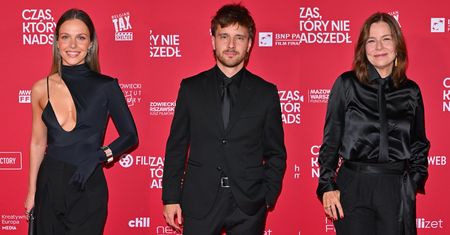 Gwiazdy promują film i prężą się na ściance: skromna Agata Kulesza, elegancki Maciej Musiał, wydekoltowana Vanessa Aleksander... (ZDJĘCIA)