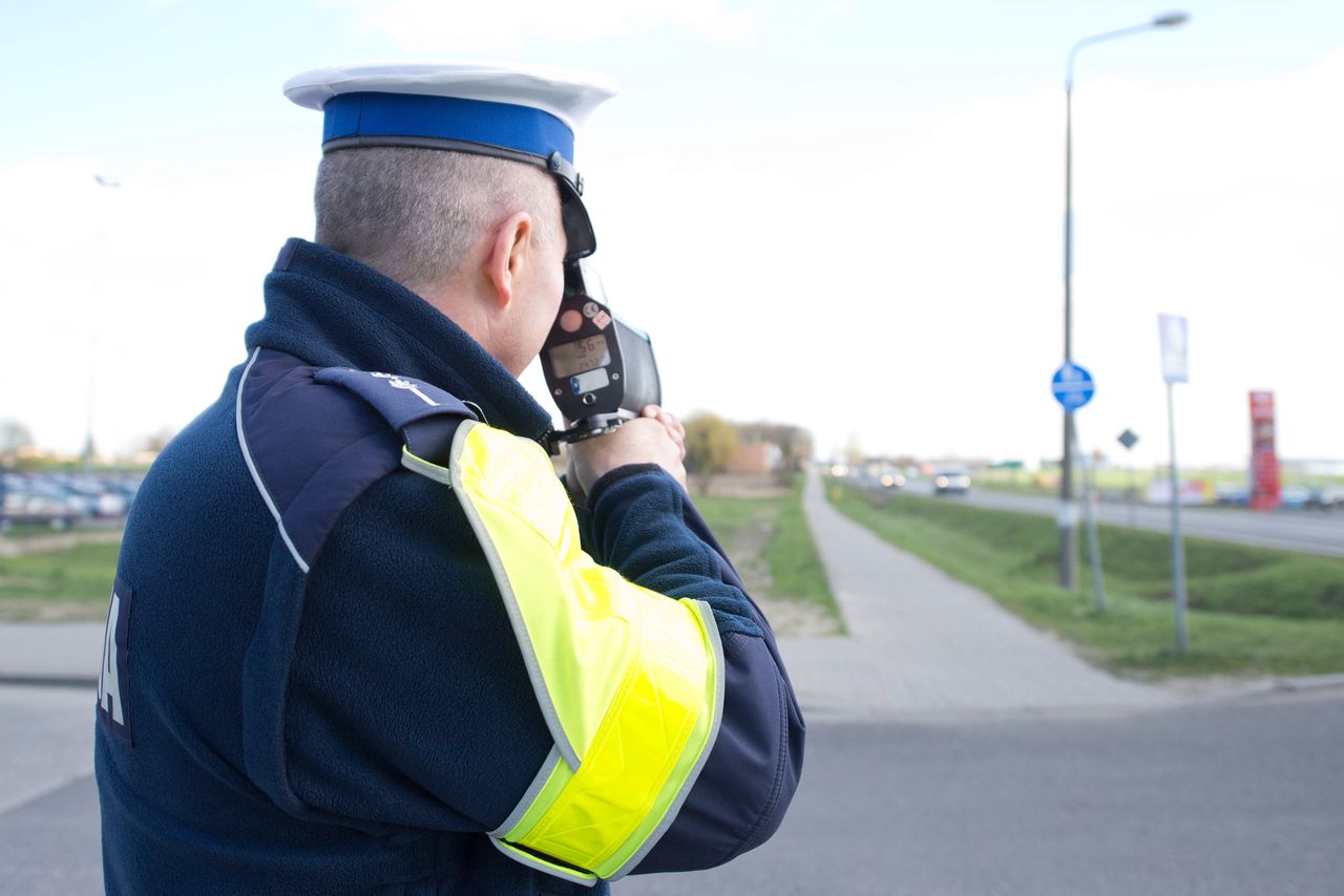 Niekursko: Prawie 90 km/h za szybko, mandat w wysokości 2500 zł i 15 punktów karnych