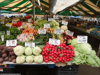 Ceny warzyw nie spadają i są nadal rekordowe. "W sklepach jeszcze podrożeją"