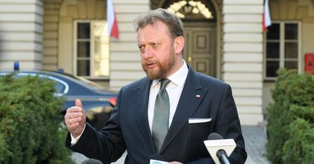 Koronawirus w Polsce. Łukasz Szumowski odpowiada ws. zmiany zdania o maseczkach