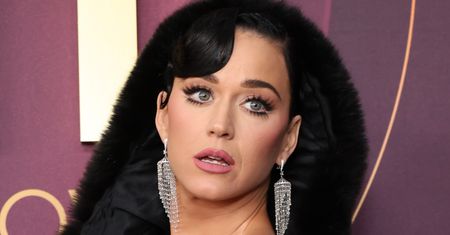 Wyglądała jak czarny charakter Disneya. Katy Perry zaskoczyła nietypową kreacją
