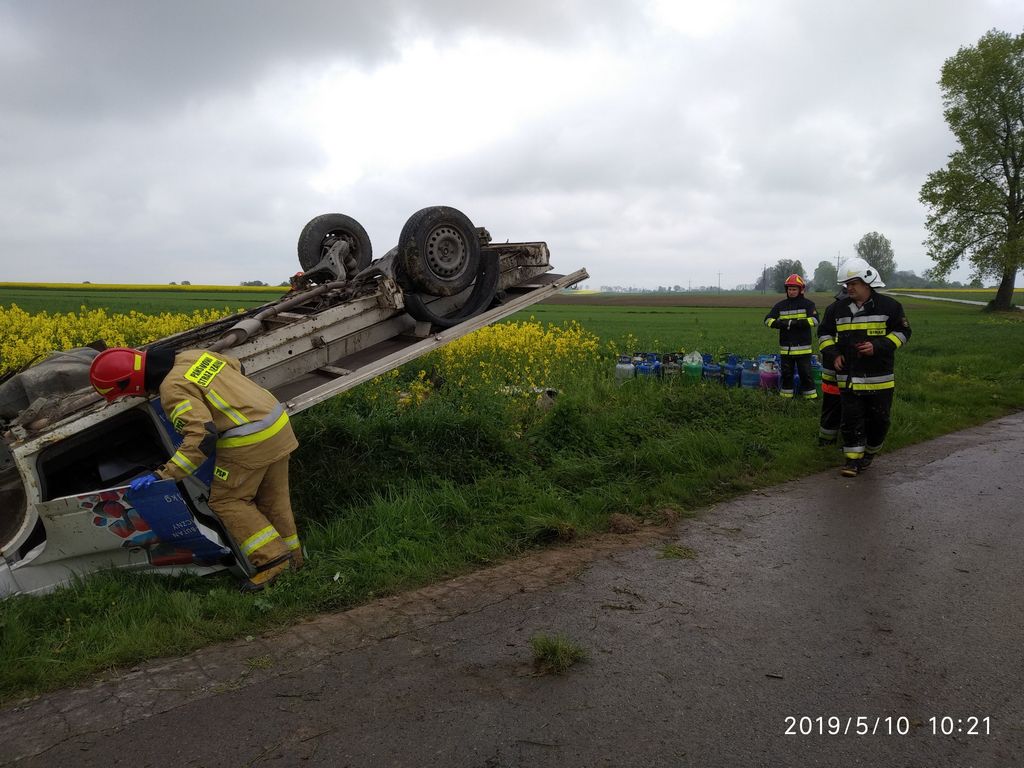 Wypadek samochodu przewożącego butlę z gazem propan-butan