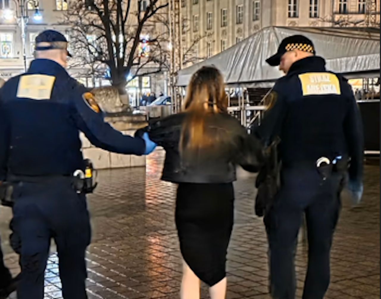 Miejskie kamery nagrały 16-latkę we Włocławku. Sprawa trafi do sądu