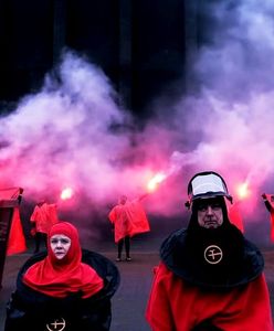Pałowanie, dym i demonstracje. Takiego Szekspira jeszcze nie widzieliście