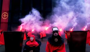 Pałowanie, dym i demonstracje. Takiego Szekspira jeszcze nie widzieliście