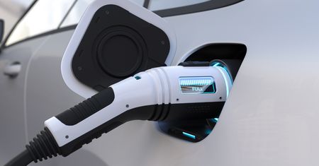 Auto elektryczne i pół domu w płomieniach. Kierowca użył tostera