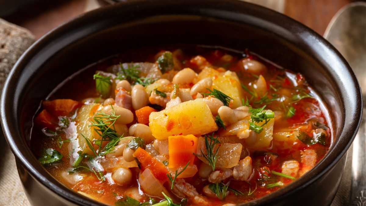 Zupa gulaszowa bez dodatku mięsa