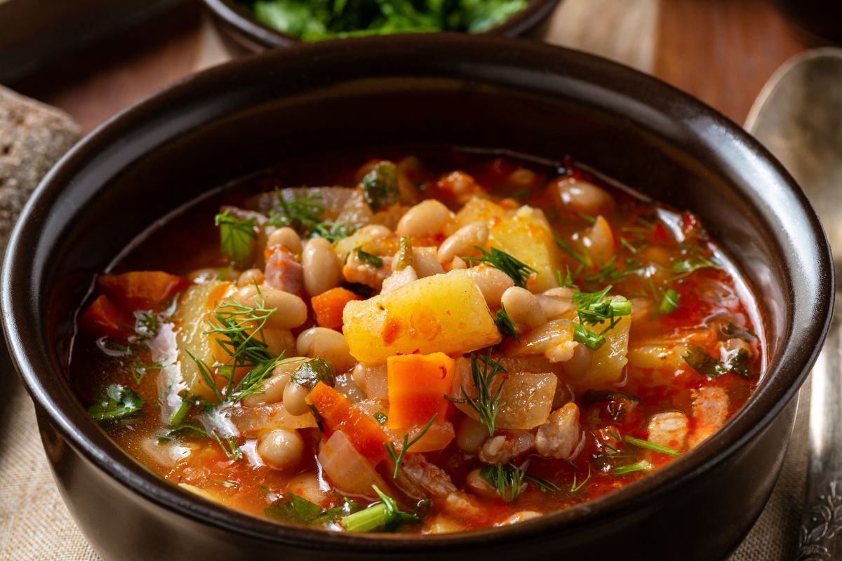 Zupa gulaszowa bez dodatku mięsa