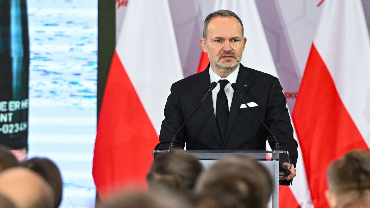 Krzysztof Hetman
Wojtek Jargiło
amunicji, fabryka, kamień węgielny, obrona, polityk, polityka