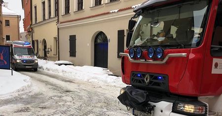 Zatrucie czadem w kamienicy w centrum Lublina. Kobieta z dziećmi trafiła do szpitala