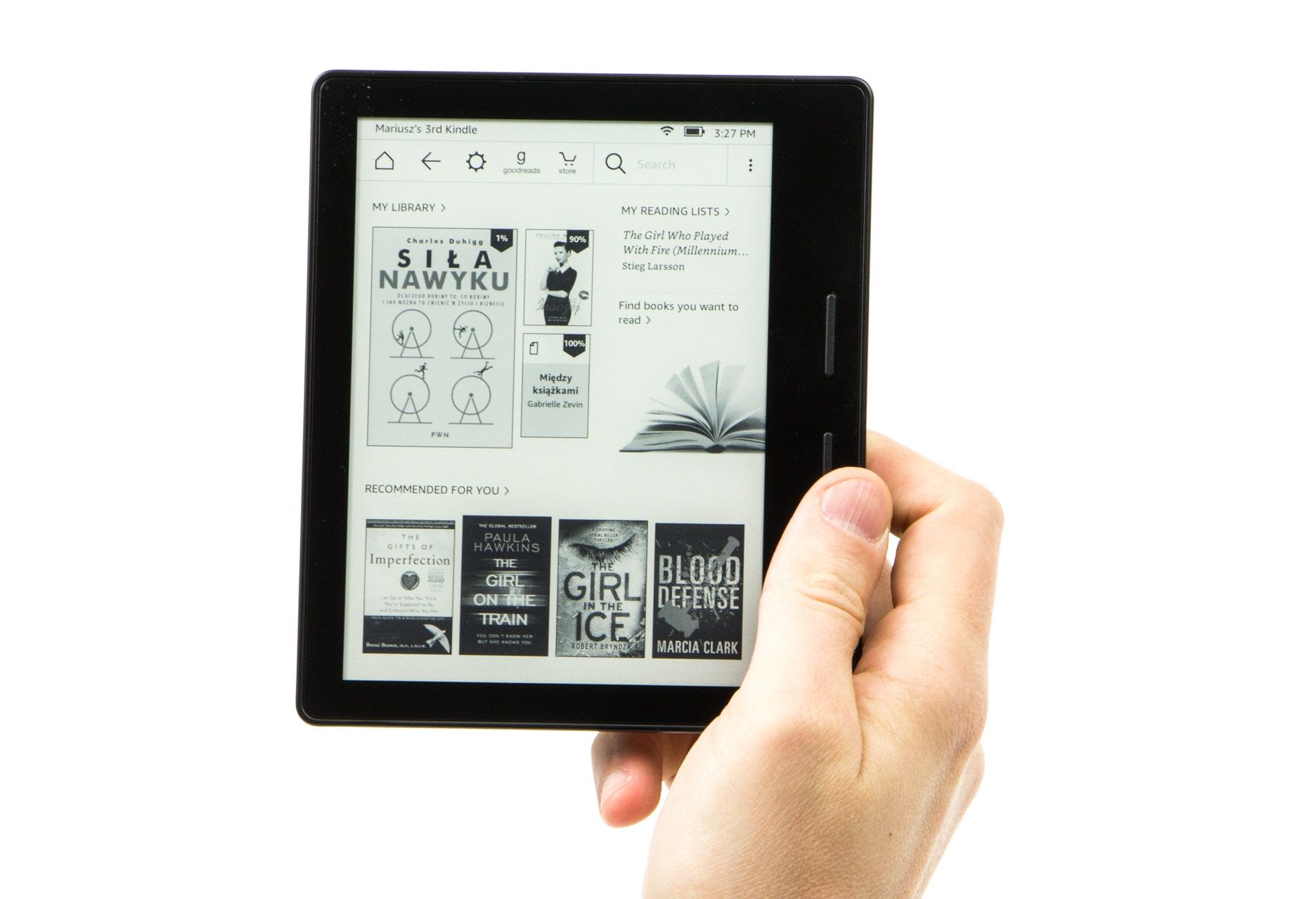 Kindle Oasis czytnik w ręce