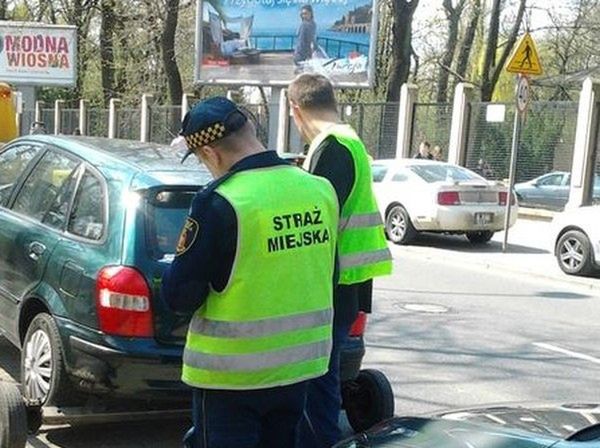 Ile zapłacimy za odholowanie pojazdu w Warszawie w 2015 roku?