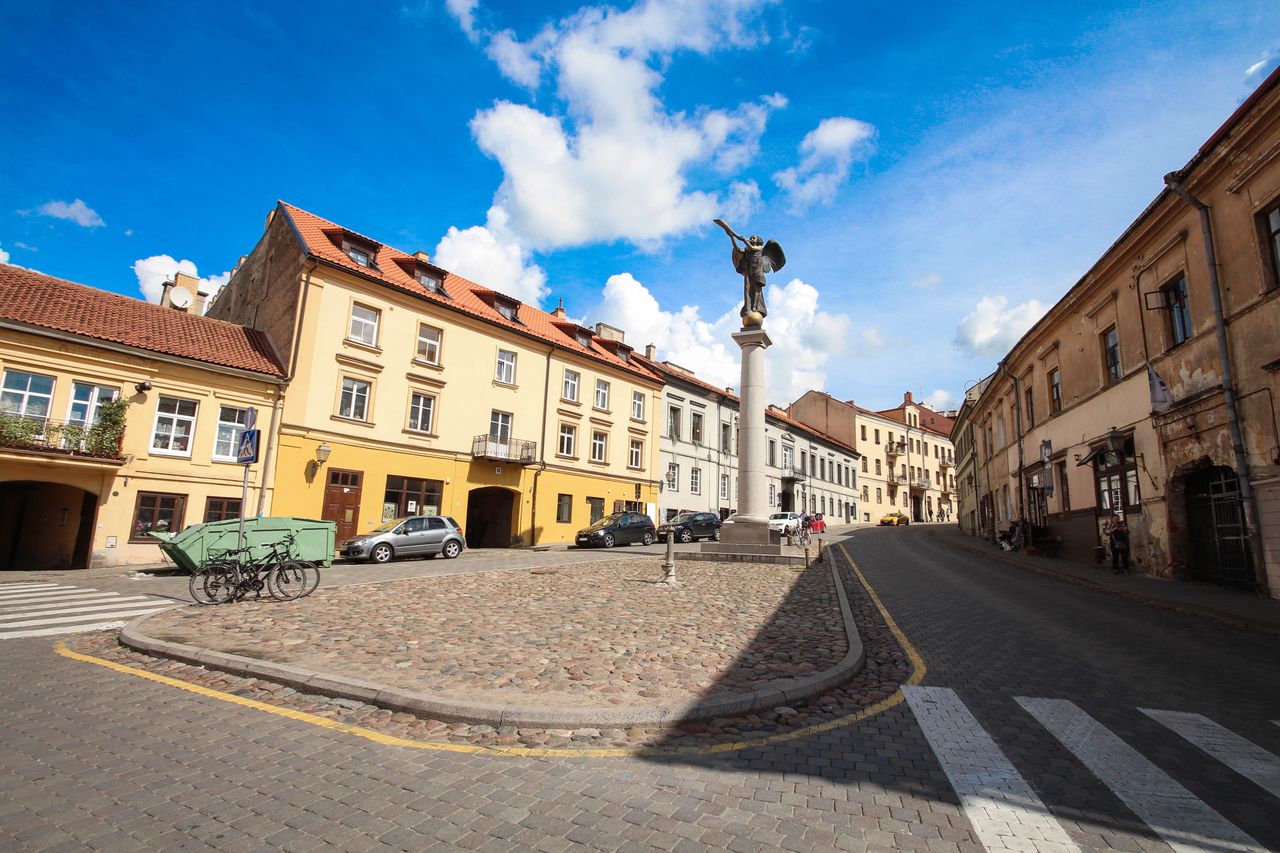 Anioł Zarzeczny na głównym placu Republiki Zarzecza