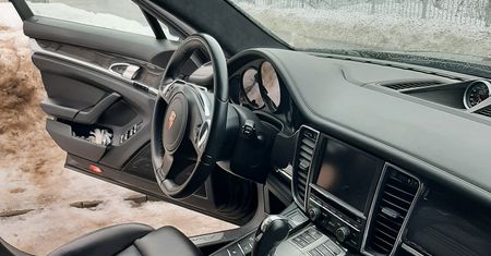 Skarbówka sprzedaje porsche panamerę. Bardzo atrakcyjna cena