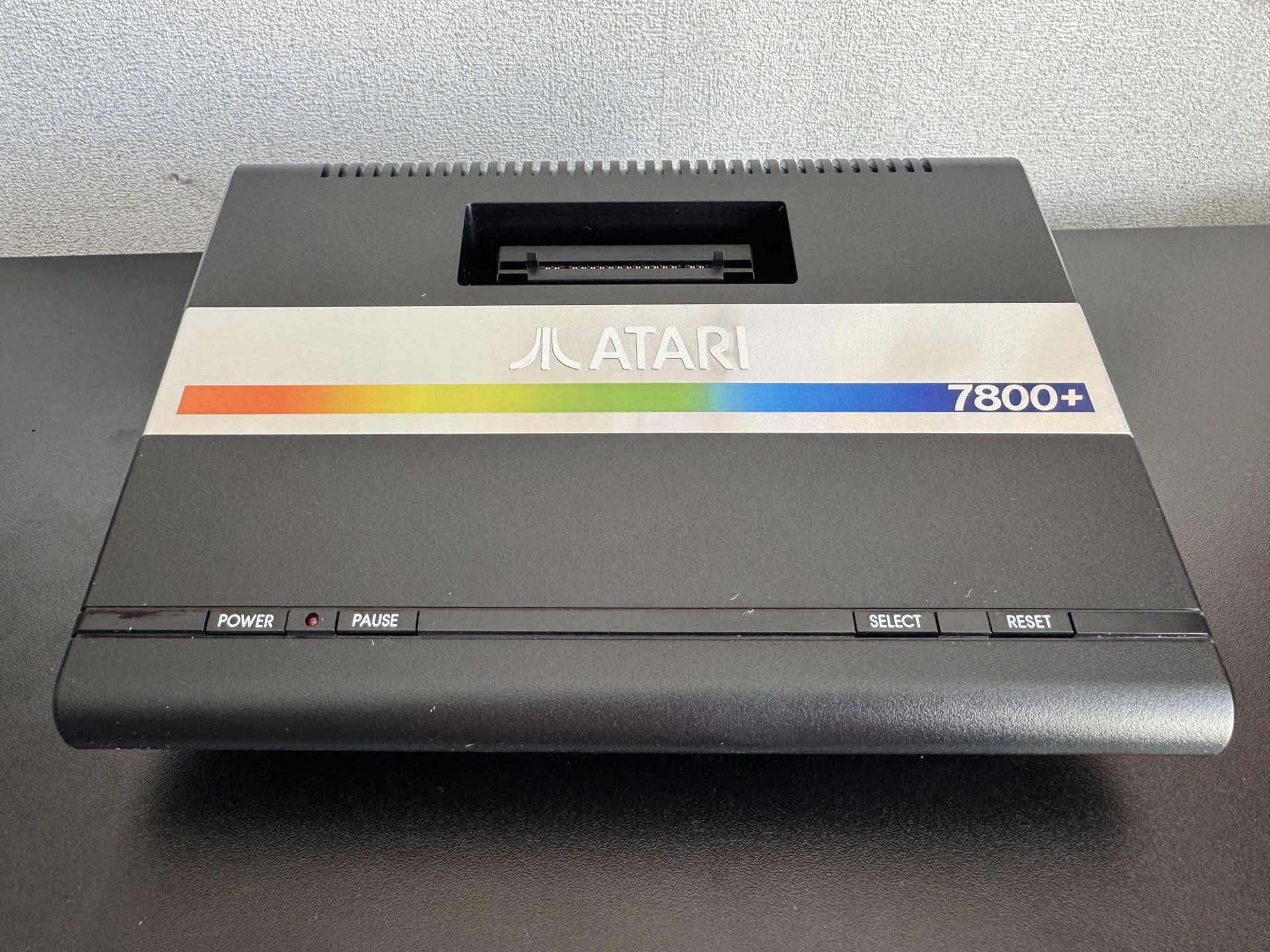 Obudowa i wygląd konsoli jest pięknym odwzorowaniem oryginału.