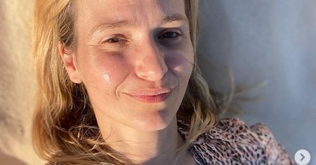 Joanna Koroniewska w pełnym makijażu. Pisze o kompleksach
