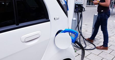 Nowa technologia. Złodzieje już nie ukradną ładowarek do elektryków