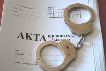 Akt oskarżenia przeciwko byłemu funkcjonariuszowi CBŚP za ujawnienie danych i nielegalne przechowywanie dokumentów niejawnych