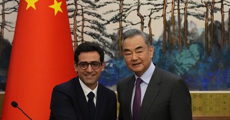 Francja oczekuje od Chin "bardzo jasnego przekazu dla Rosji"