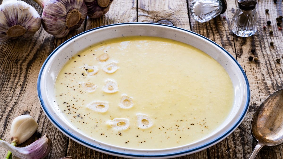 Krem czosnkowy to idealny pomysł na jesienny obiad