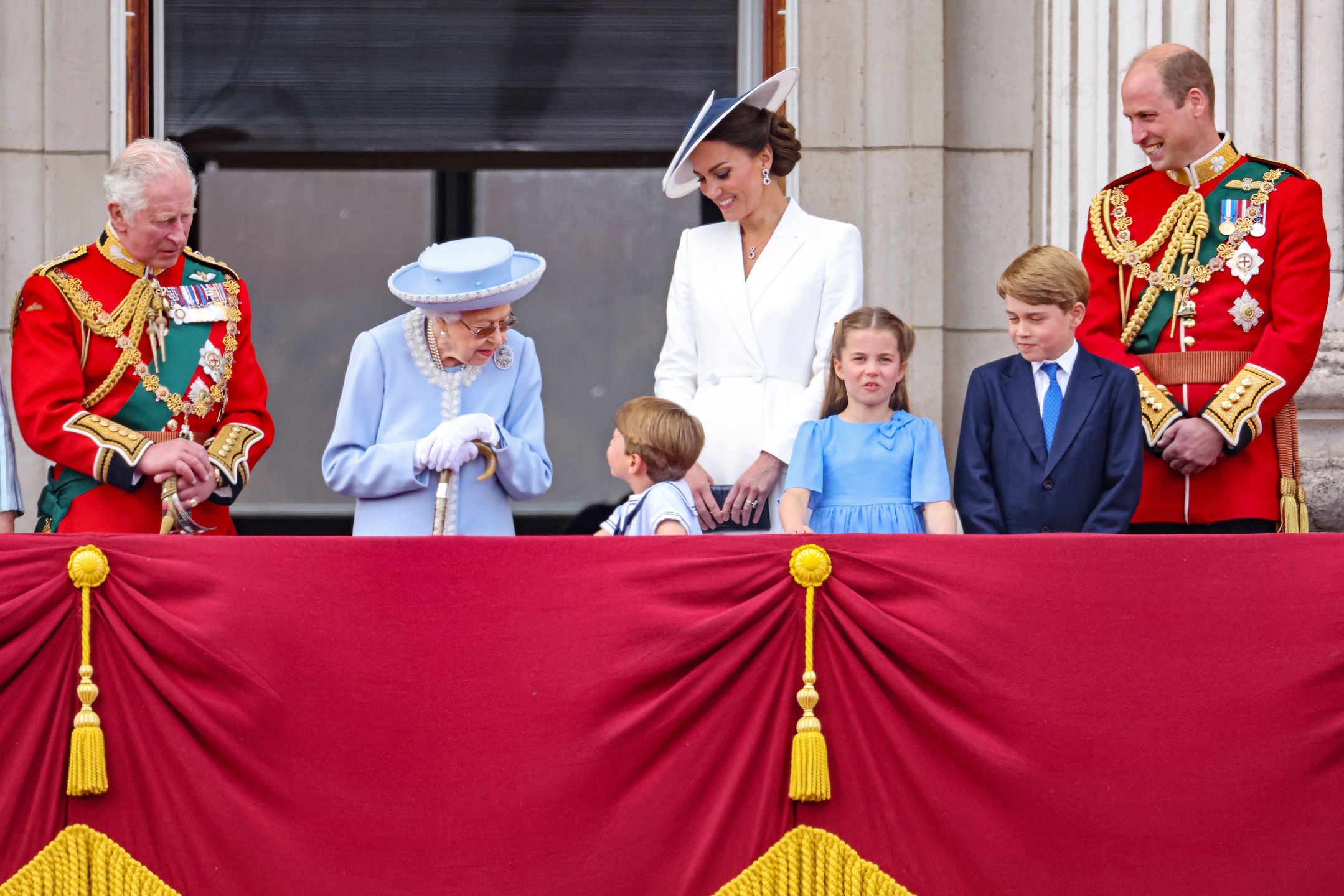 Królowa Elżbieta II z rodziną podczas Trooping the Colour