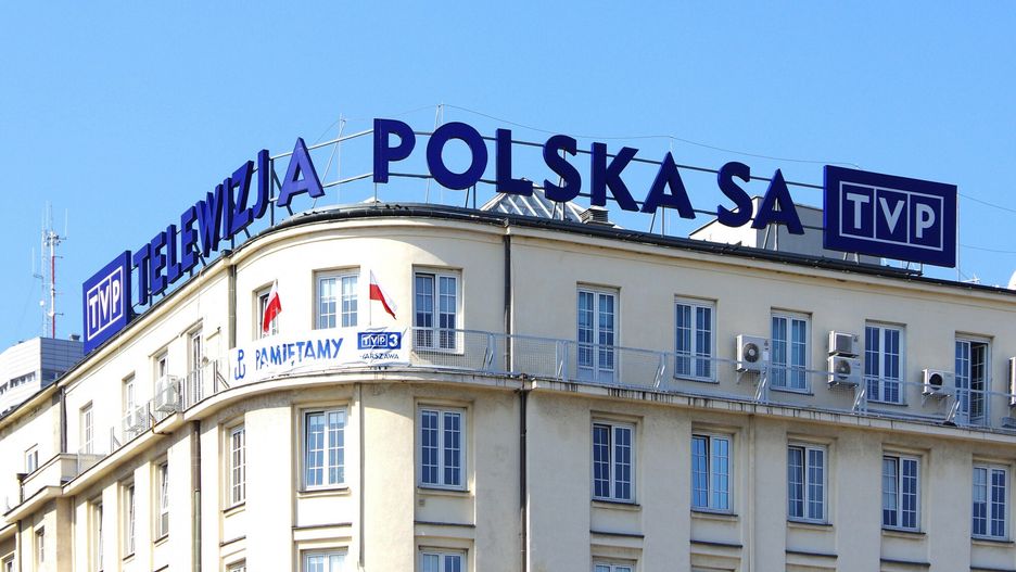 Logotypy MaBaPHOTO: ZOFIA I MAREK BAZAK / EAST NEWS   Warszawa plac Powstancow Warszawy N/z napis na budynku Telewizja Polska S. A TVP, baner upamietniajacy Powstanie WarszawskieZOFIA BAZAK