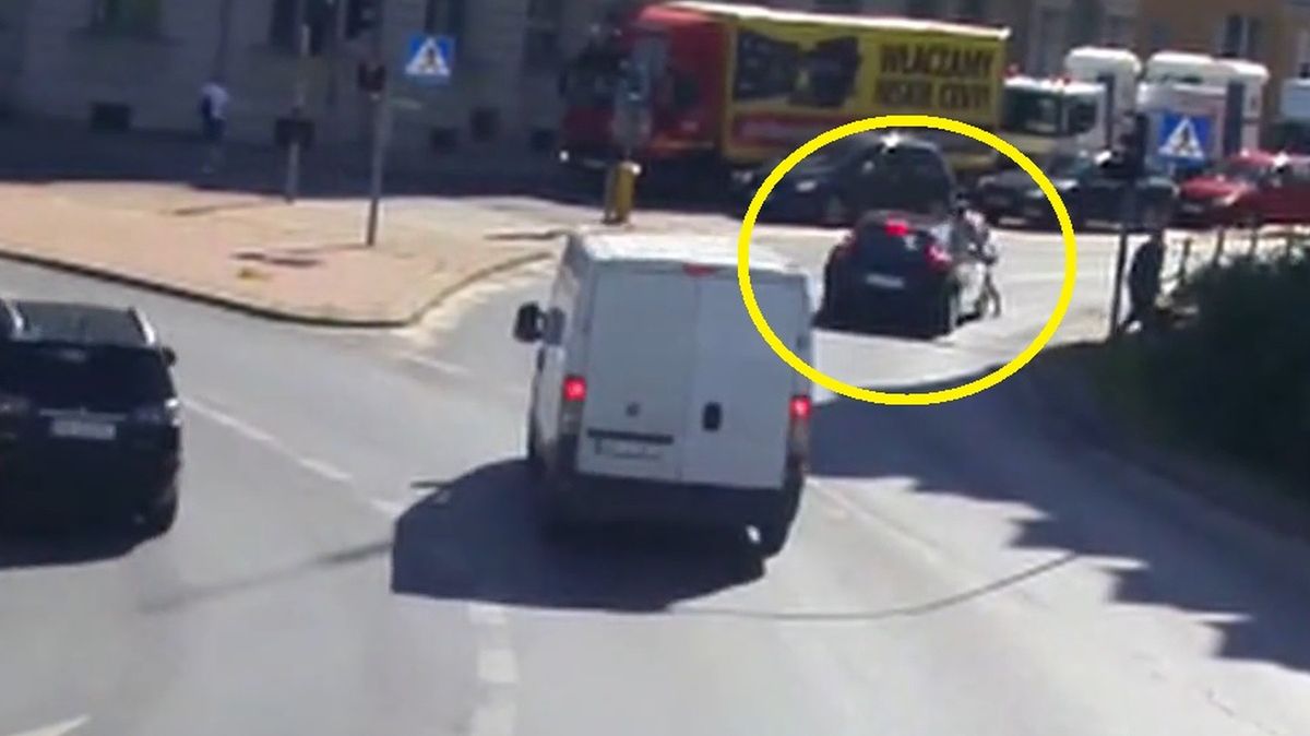 Olsztyn. Kobieta potrącona na pasach.