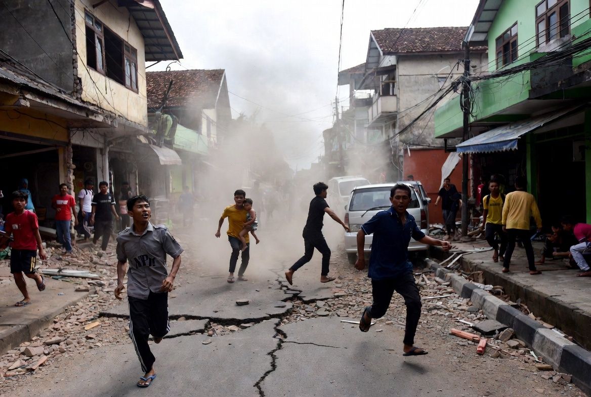 Silne trzęsienie ziemi na Sulawesi! 6,7 w skali Richtera wstrząsnęło Palu – ludzie w panice uciekali ze szpitali