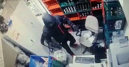 Koszmarne sceny w Żabce na Śląsku. Bili, aż straciła przytomność