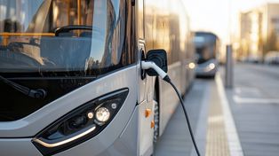 Nowy autobus elektryczny zasilił flotę w gminie Bełchatów. To cudo warte jest miliony