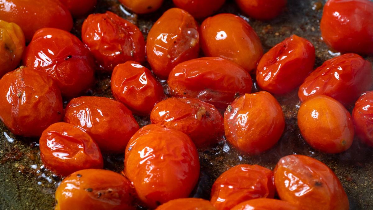 Najlepsze źródło potasu i likopenu. Lekarka zachęca, by jeść koniecznie z jednym dodatkiem
