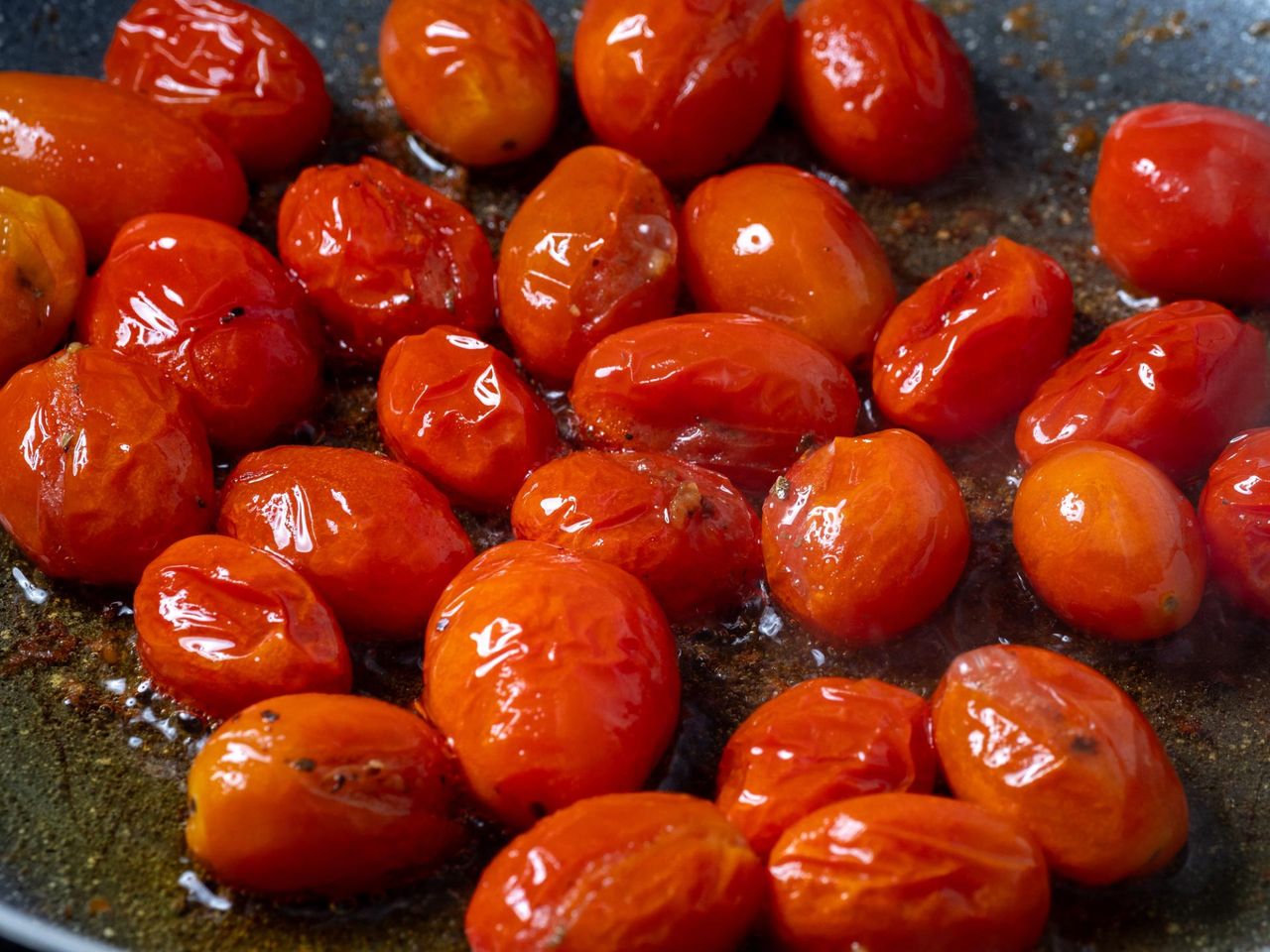 Nigdy solo. Lekarka mówi, z czym jeść pomidory