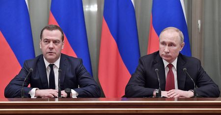 NATO wstrzymało działalność w Rosji. "Koń trojański"