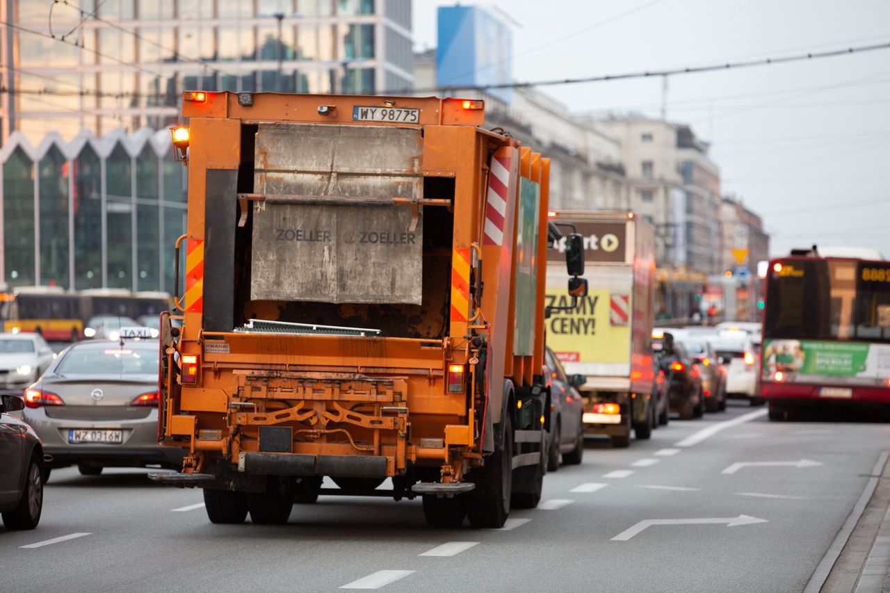 Wrocław. Wsiadł za kierownicę śmieciarki i odjechał. Nietypowa próba kradzieży w centrum