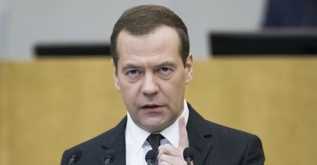"To legalne cele wojskowe". Miedwiediew grozi Brytyjczykom