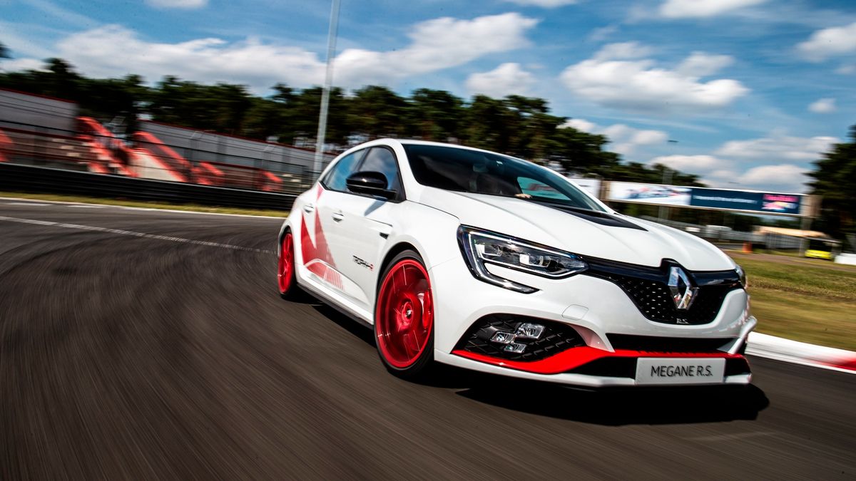 Renault Megane R.S. Trophy-R to nowy król hot hatchy