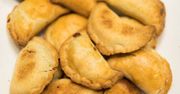 Zwykłe pierogi mogą się przy nich schować. Przepis na złociste cebulniki przywiozłam z Podlasia