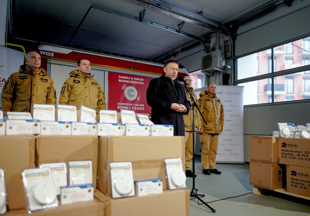 MSWiA kupiło 140 tys. czujek . Strażacy zamontują je bezpłatnie