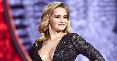 Ewelina Lisowska pozuje w czarnym bikini. Fani zachwycają się w komentarzach: "BOGINI"(FOTO)