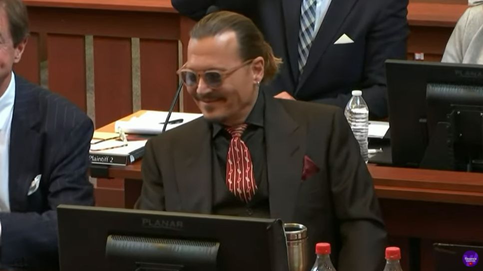 Johnny Depp pokazał NEROWOWĄ REKACJĘ (?), gdy ekspertka mówiła o ofiarach przemocy domowej