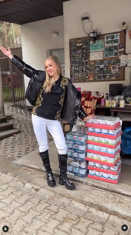 Caroline Derpienski chwali się działalnością charytatywną