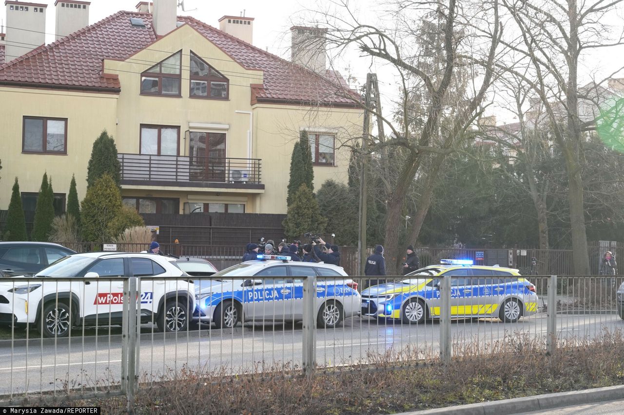 Policja przed kolejnym domem Ziobry