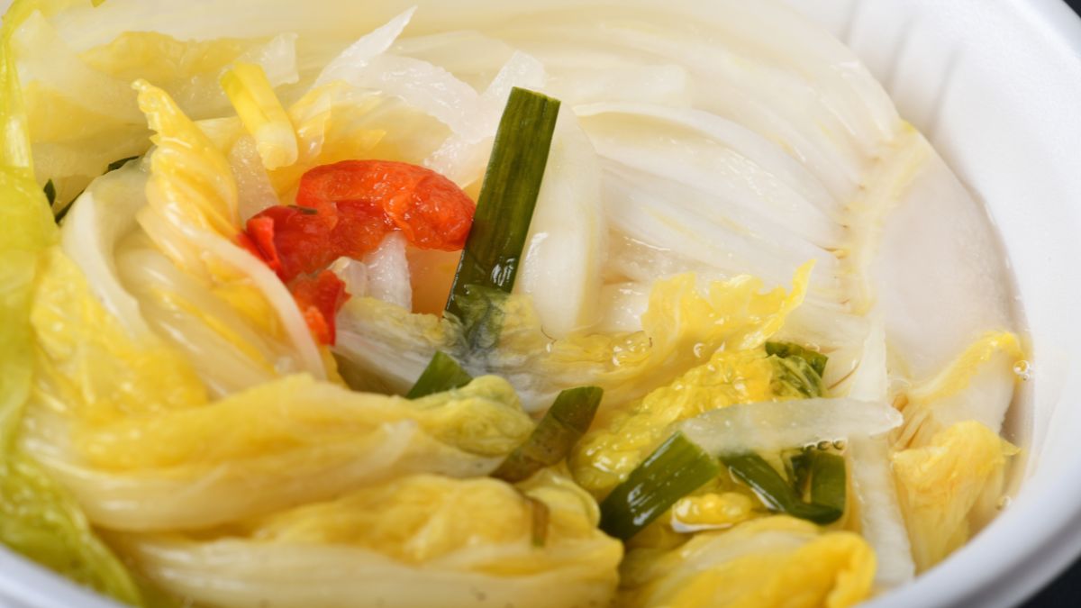Białe kimchi jest delikatne w smaku