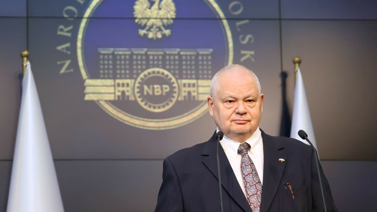 Czy prezes NBP Adam Glapiński złamał Konstytucję RP? Tak wynika z prawniczej ekspertyzy.
Fot. Piotr Molecki/East News