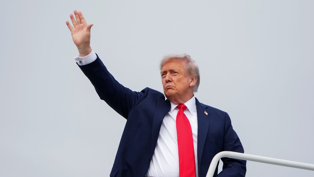 ANCHORAGE, ALASKA - AUGUST 15: U.S. President Donald Trump boards Air Force One as he departs Joint Base Elmendorf-Richardson on August 15, 2025 in Anchorage, Alaska. President Trump met with Russian President Vladimir Putin for peace talks aimed at ending the war in Ukraine. (Photo by Andrew Harnik/Getty Images)