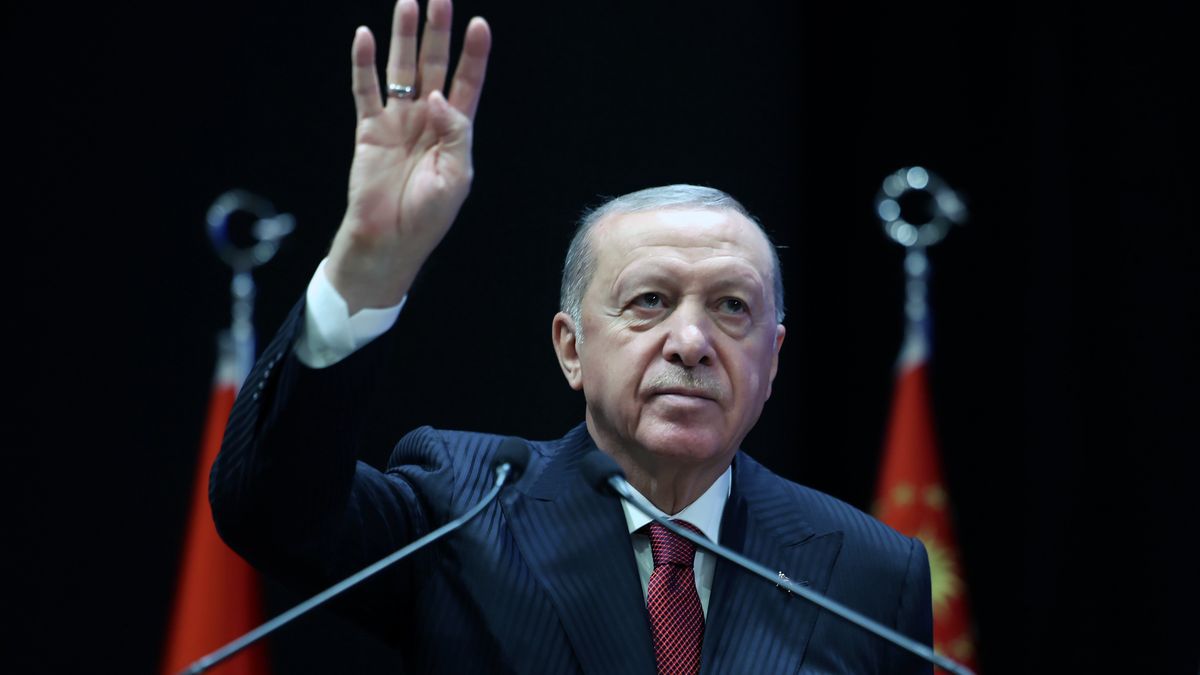 ANKARA, TURKIYE - OCTOBER 02: (----EDITORIAL USE ONLY - MANDATORY CREDIT - ' TURKISH PRESIDENCY / MUSTAFA KAMACI / HANDOUT' - NO MARKETING NO ADVERTISING CAMPAIGNS - DISTRIBUTED AS A SERVICE TO CLIENTS----) Turkish President and leader of the Justice and Development (AK) Party Recep Tayyip Erdogan makes a speech as he attends his party's Extended Meeting of Provincial Heads at the AK Party Headquarters in Ankara, Turkiye on October 02, 2025. (Photo by TUR Presidency / Mustafa Kamaci / Handout/Anadolu via Getty Images)